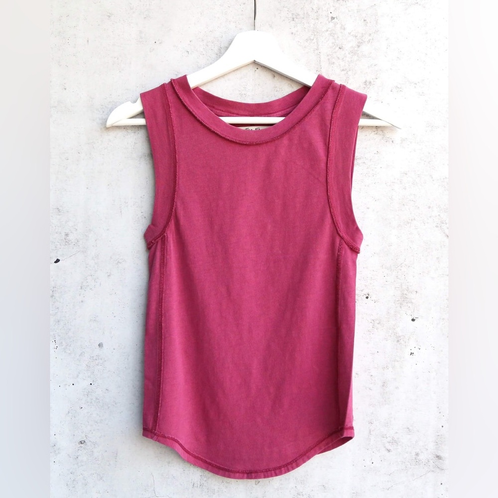 FREE PEOPLE - WE THE FREE • GO TO TANK IN RASPBERRY • Size S • New